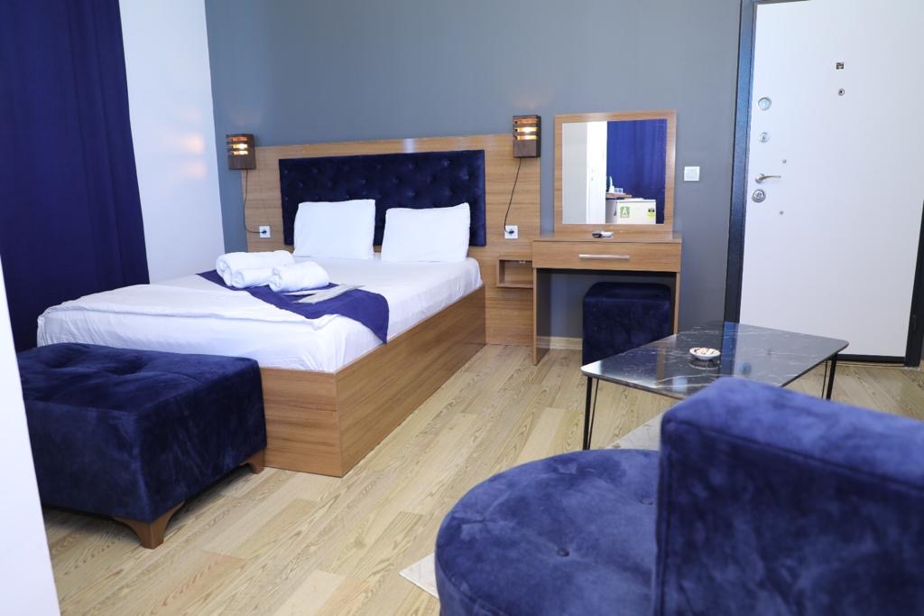 e8b29607-1fbb-479b-a9e8-8fe0d1148856-1